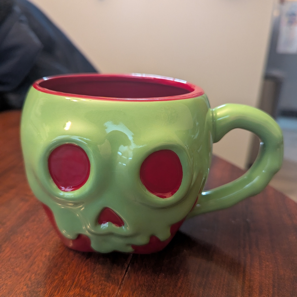 Disney Princess Snow White Evil Queen Poison Apple Sculpted Ceramic Mug 20oz